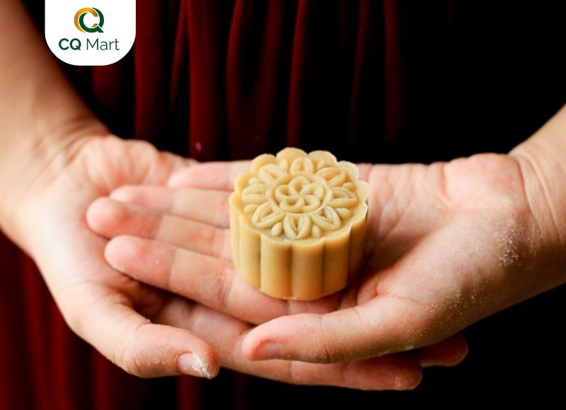 Phụ nữ sau sinh ăn được bánh trung thu không?